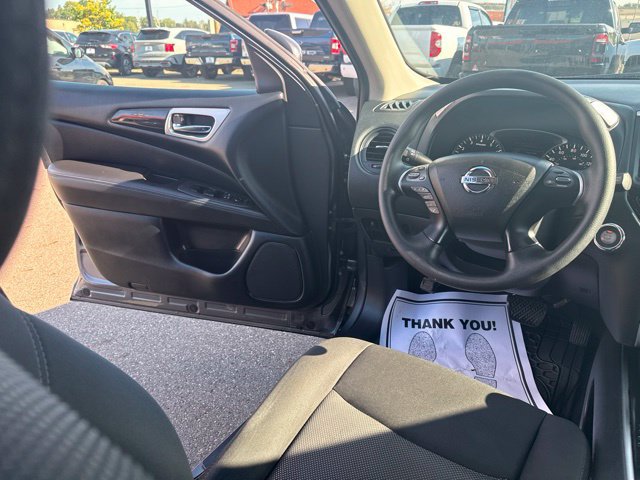 Used 2020 Nissan Pathfinder S AWD/4WD image 16