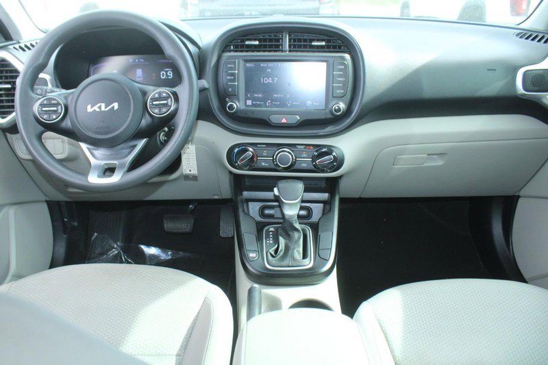 Used 2023 Kia Soul LX w/ LX Technology Package image 14