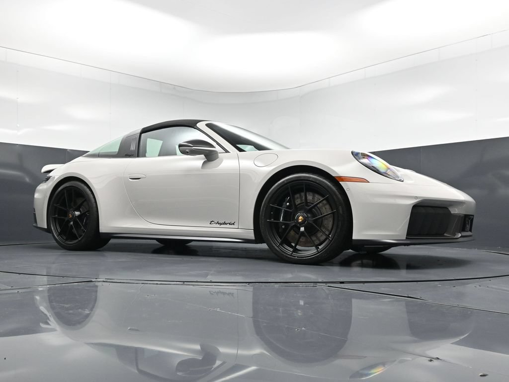 Certified 2026 Porsche 911 Targa 4 GTS AWD/4WD image 27