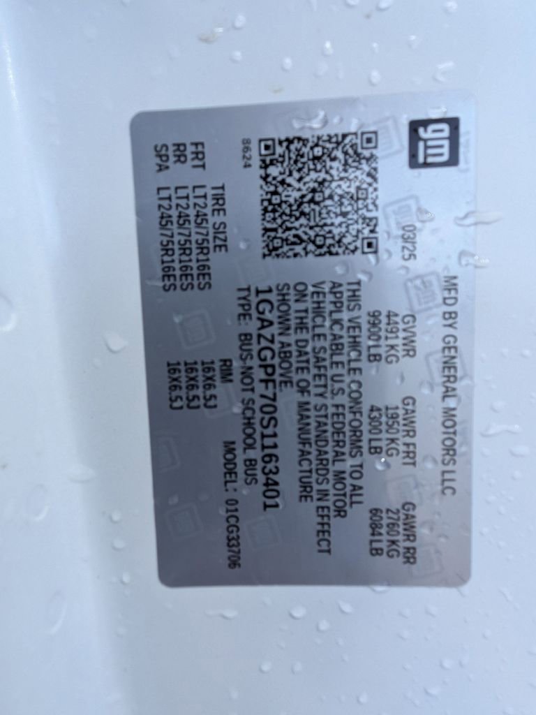 Used 2025 Chevrolet Express 3500 LT w/ LT Preferred Equipment Group image 21