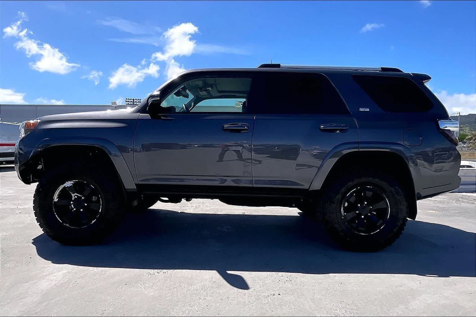 Used 2021 Toyota 4Runner SR5 Premium w/ Moonroof Package AWD/4WD image 3