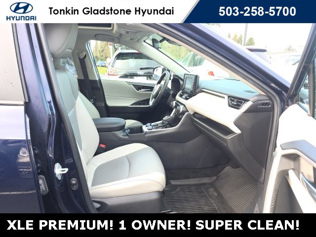 Used 2022 Toyota RAV4 XLE Premium image 22