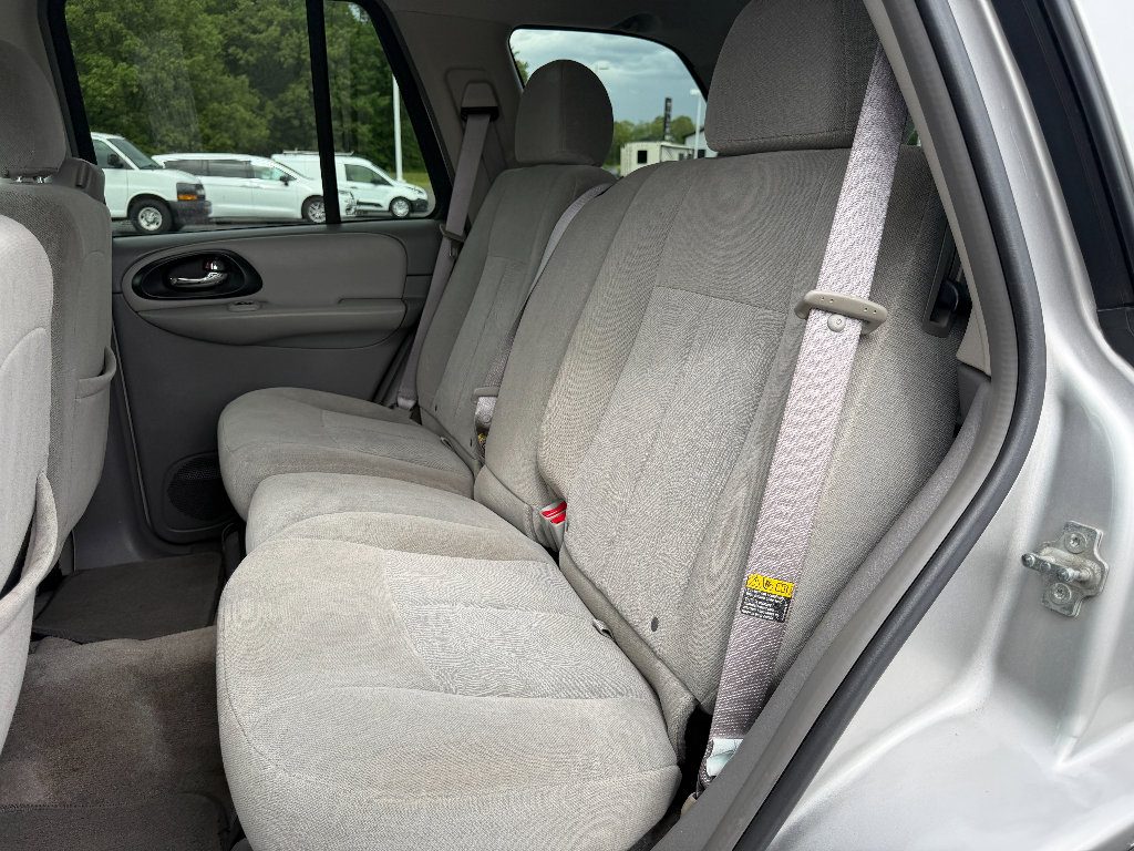 Used 2005 Chevrolet TrailBlazer LS w/ LS Preferred Equipment Group RWD image 16