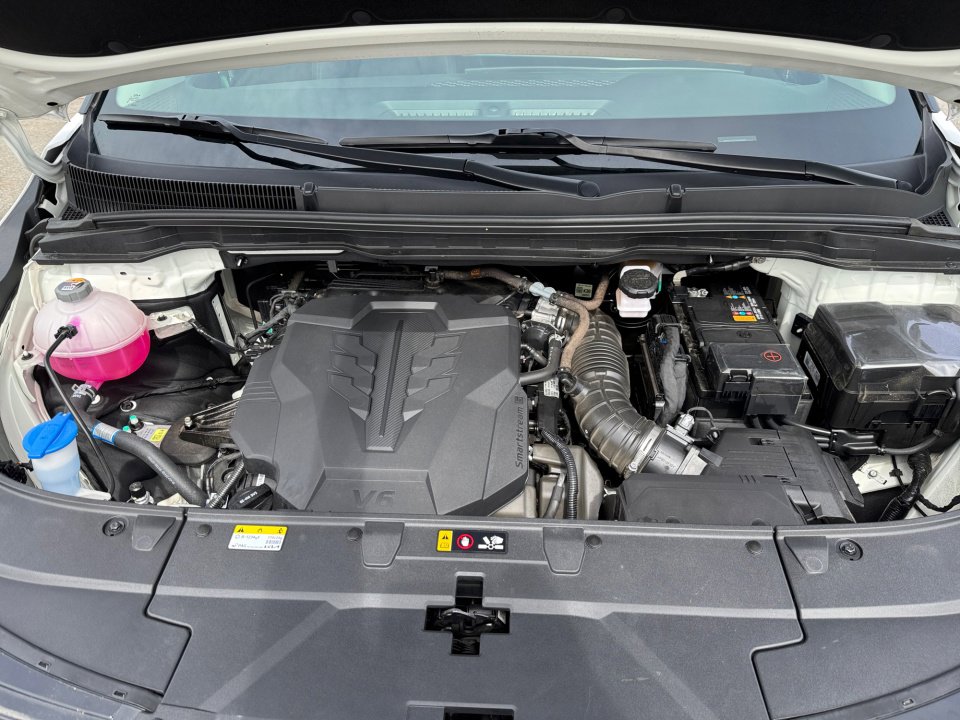 Used 2025 Kia Carnival EX FWD image 20