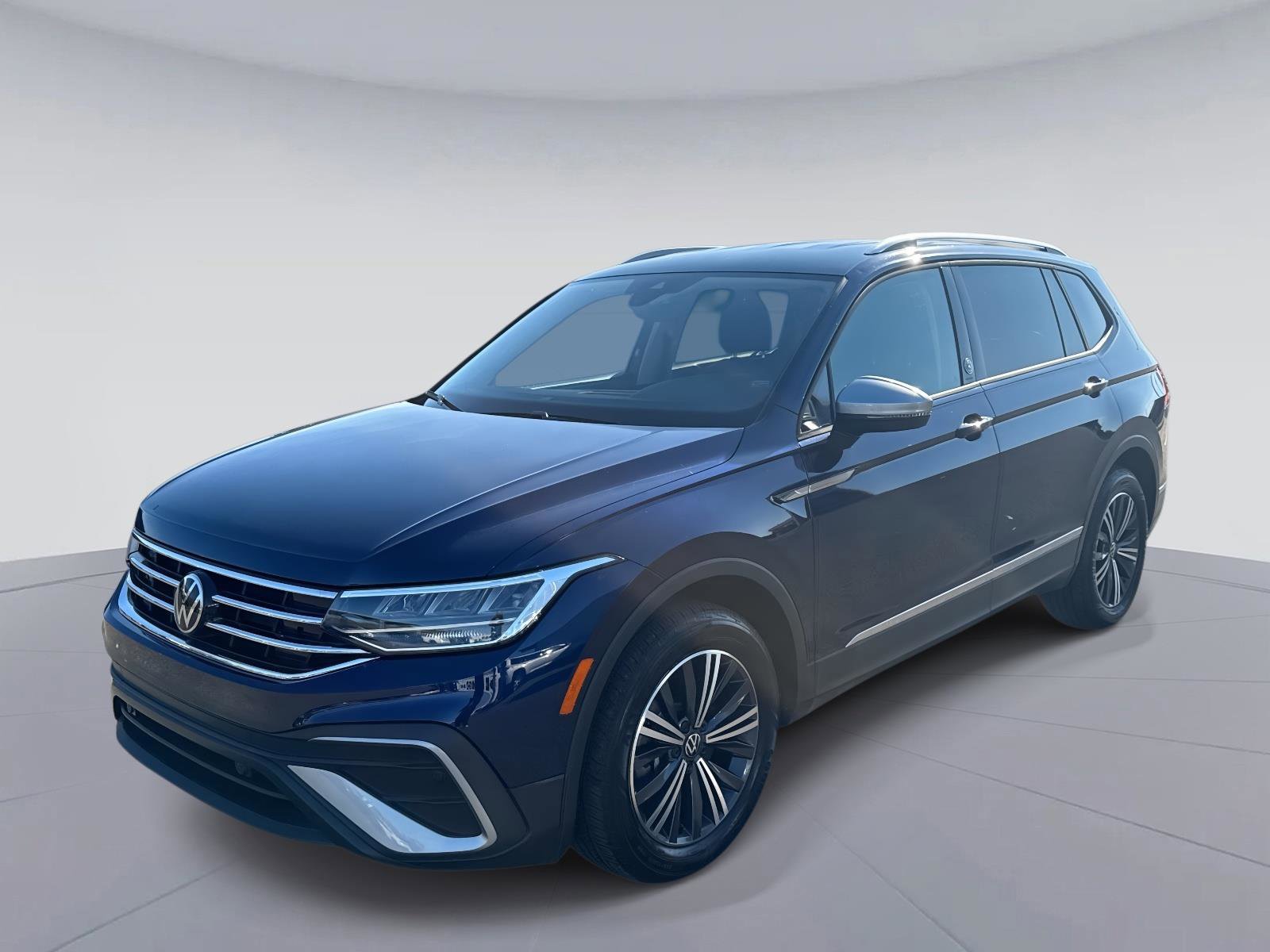 Used 2024 Volkswagen Tiguan Wolfsburg Edition image 8