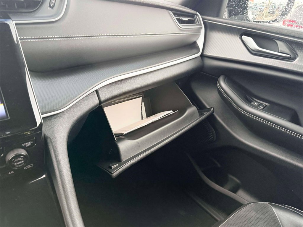 Used 2024 Jeep Grand Cherokee Altitude image 26