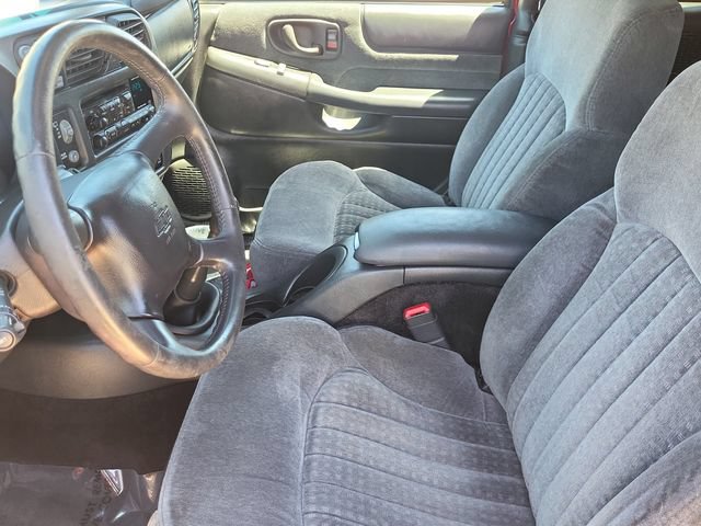 Used 2001 Chevrolet Blazer LS w/ Preferred Equipment Group AWD/4WD image 12