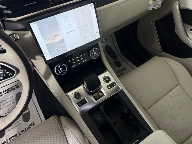New 2025 Jaguar F-PACE R-Dynamic S image 40