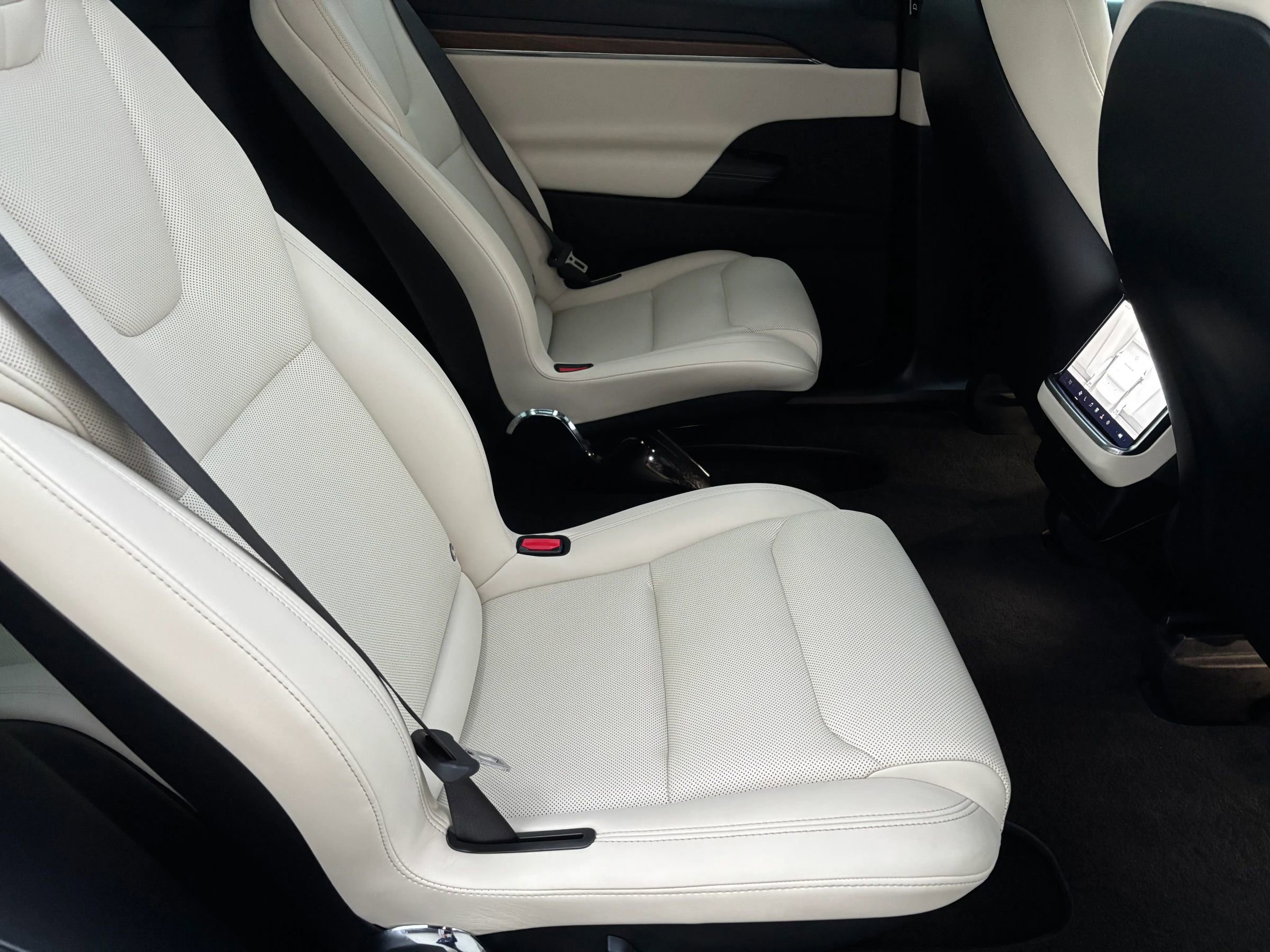 Used 2023 Tesla Model X image 13