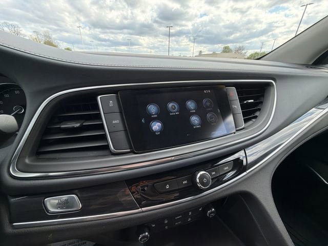 Used 2019 Buick Enclave Essence AWD/4WD image 18