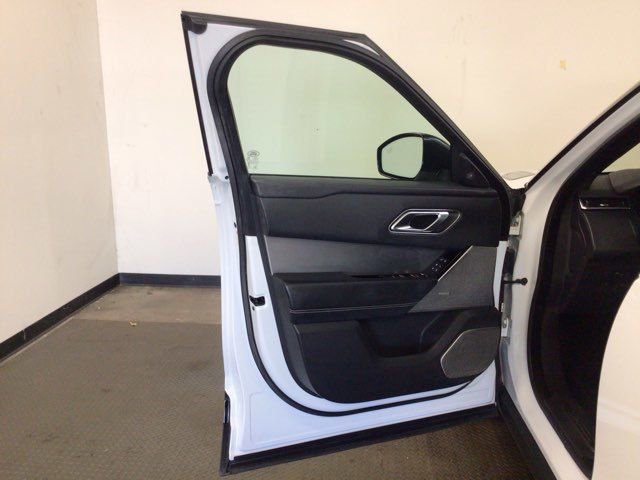 Used 2019 Land Rover Range Rover Velar R-Dynamic SE image 13