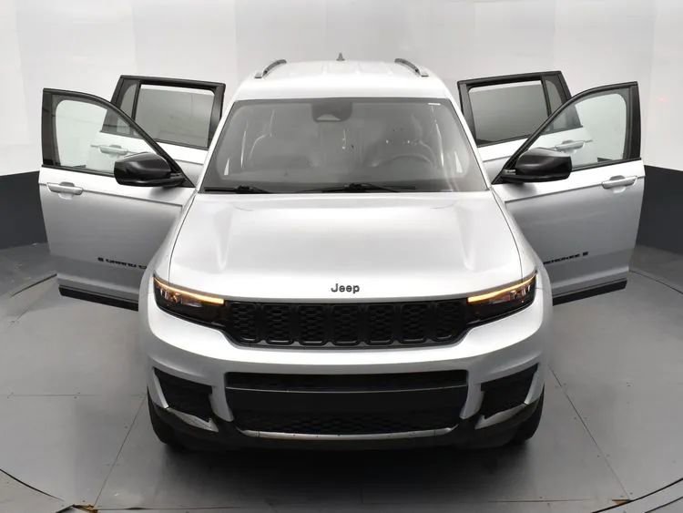 Used 2024 Jeep Grand Cherokee L Laredo image 10