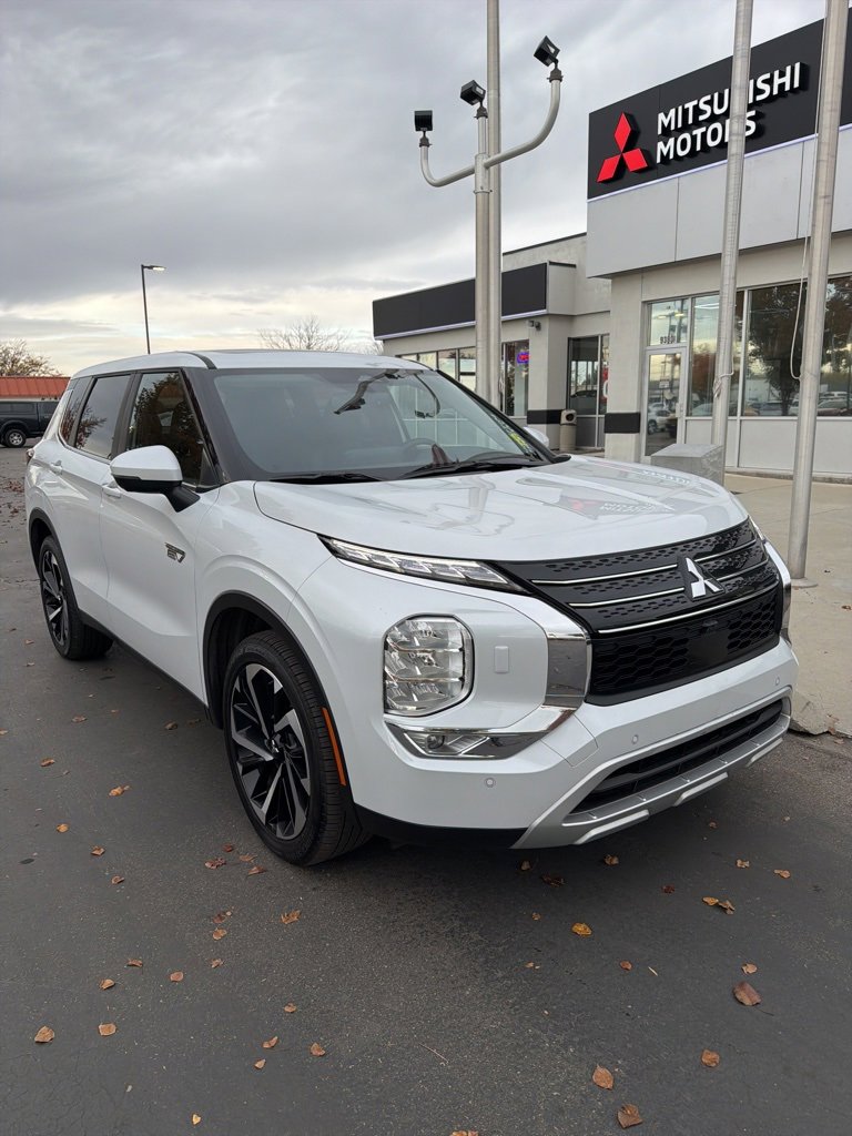 Used 2025 Mitsubishi Outlander SE