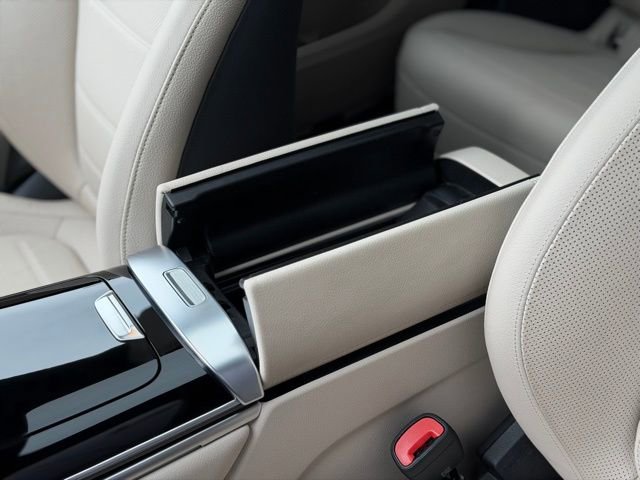 Used 2025 Mercedes-Benz GLC 300 4MATIC image 43