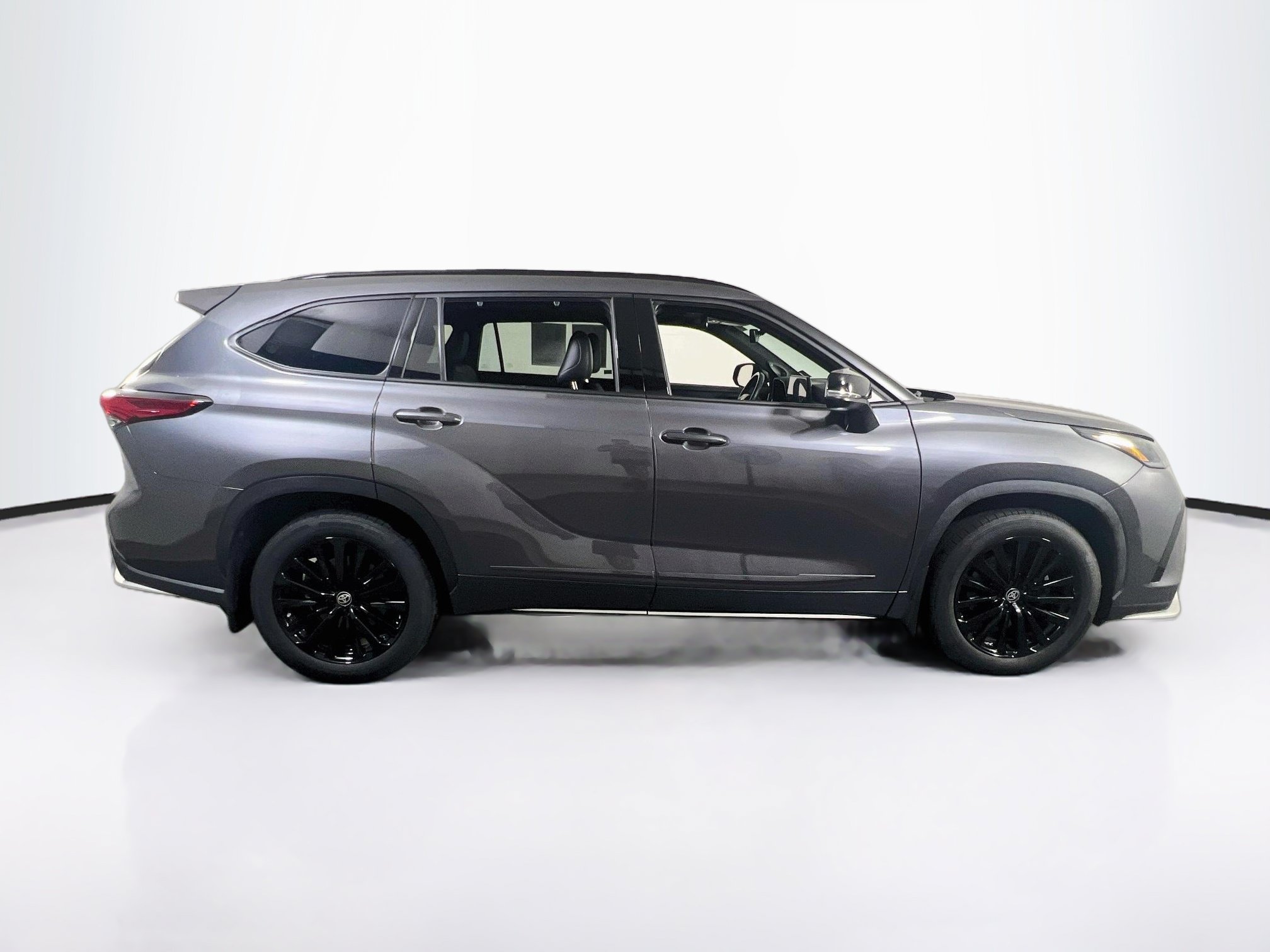 Used 2023 Toyota Highlander XSE AWD/4WD image 4