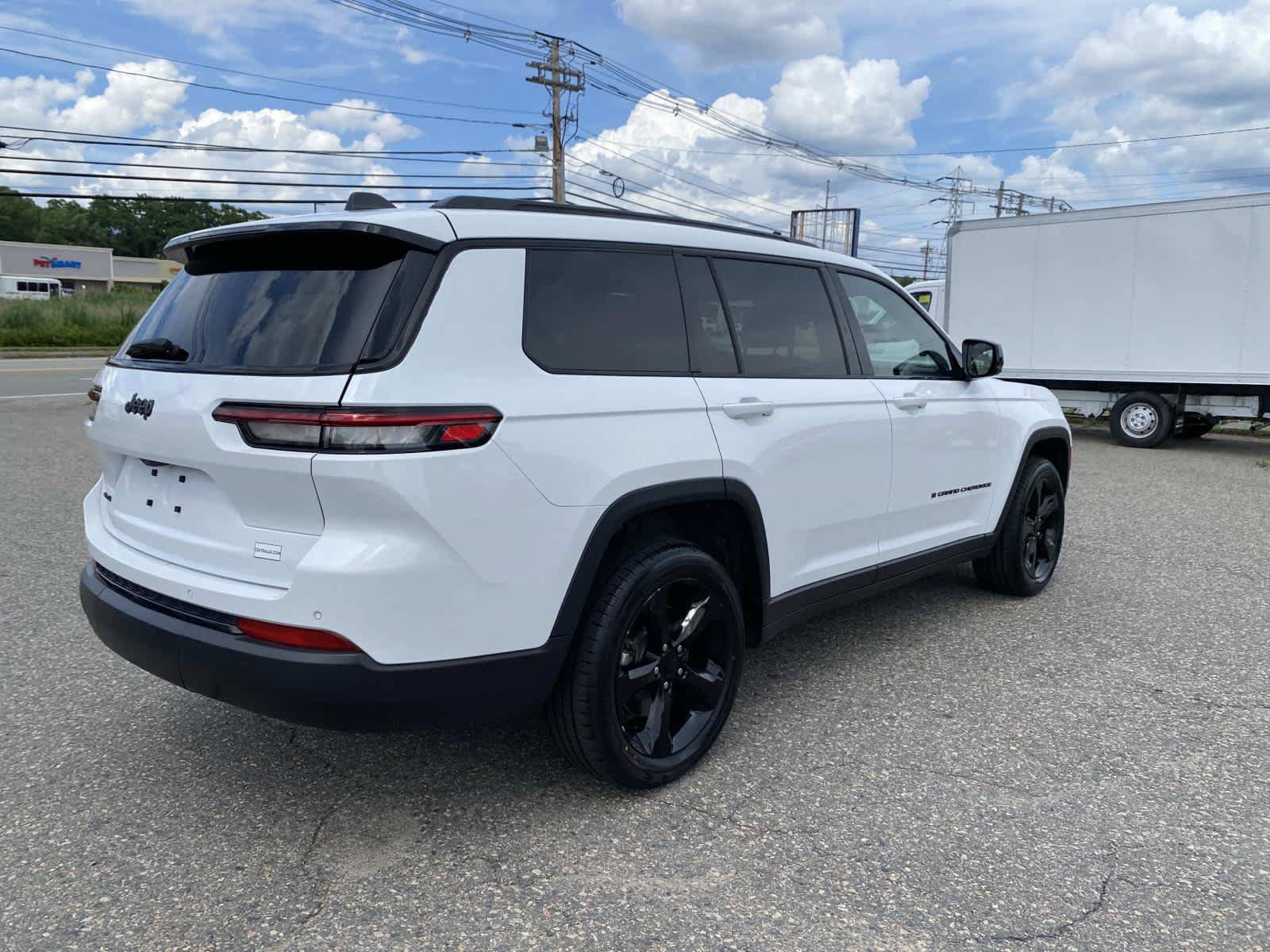 Certified 2023 Jeep Grand Cherokee L Laredo AWD/4WD image 3
