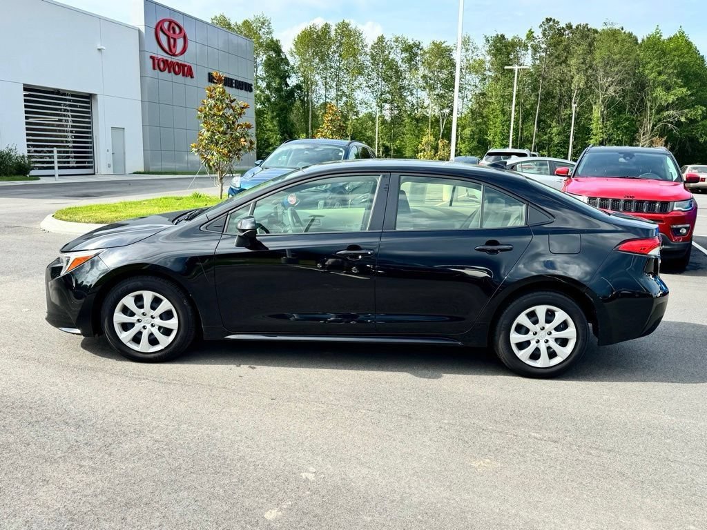 Used 2025 Toyota Corolla LE w/ Convenience Package FWD image 3