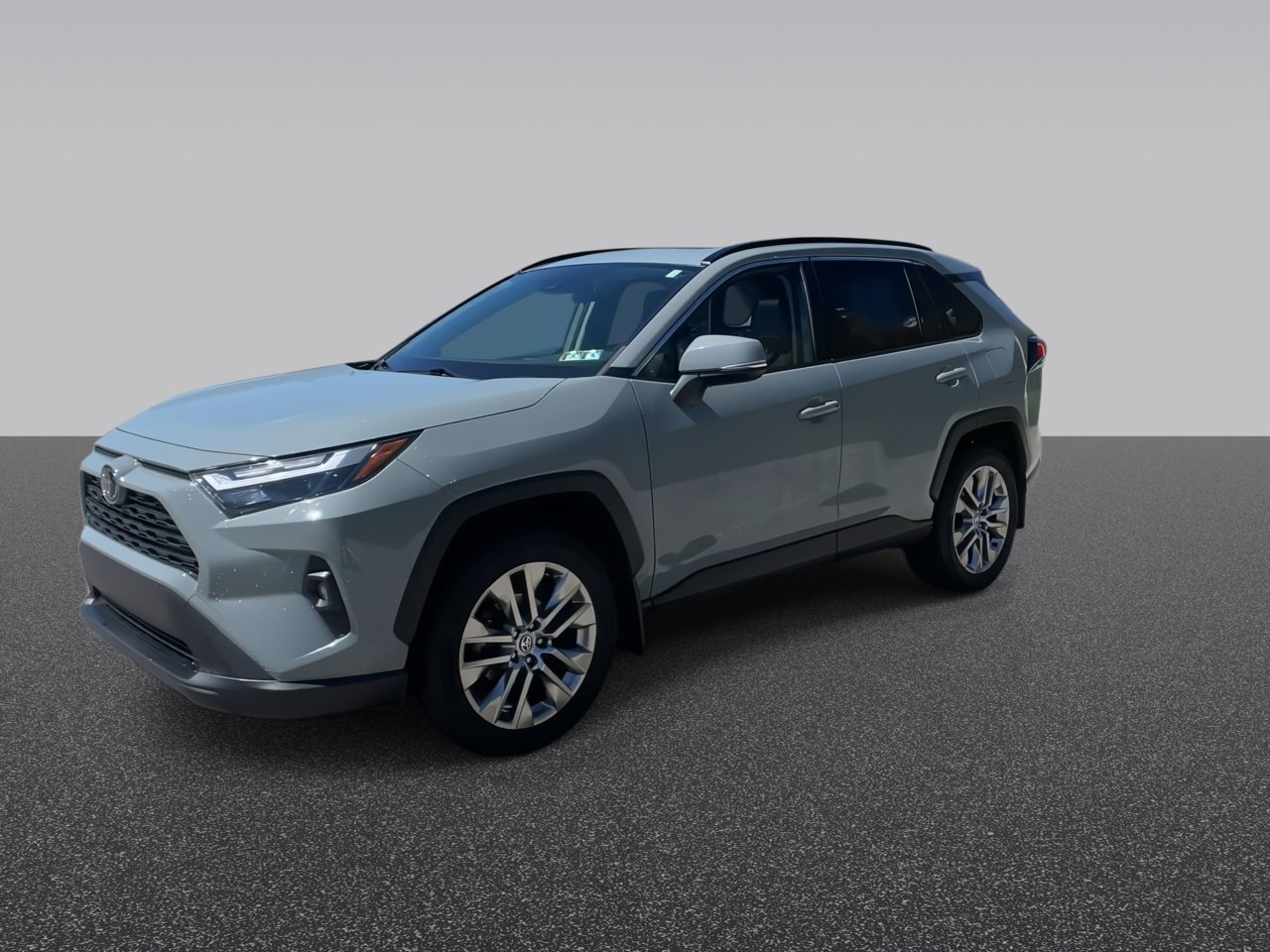 Used 2022 Toyota RAV4 XLE Premium AWD/4WD image 5