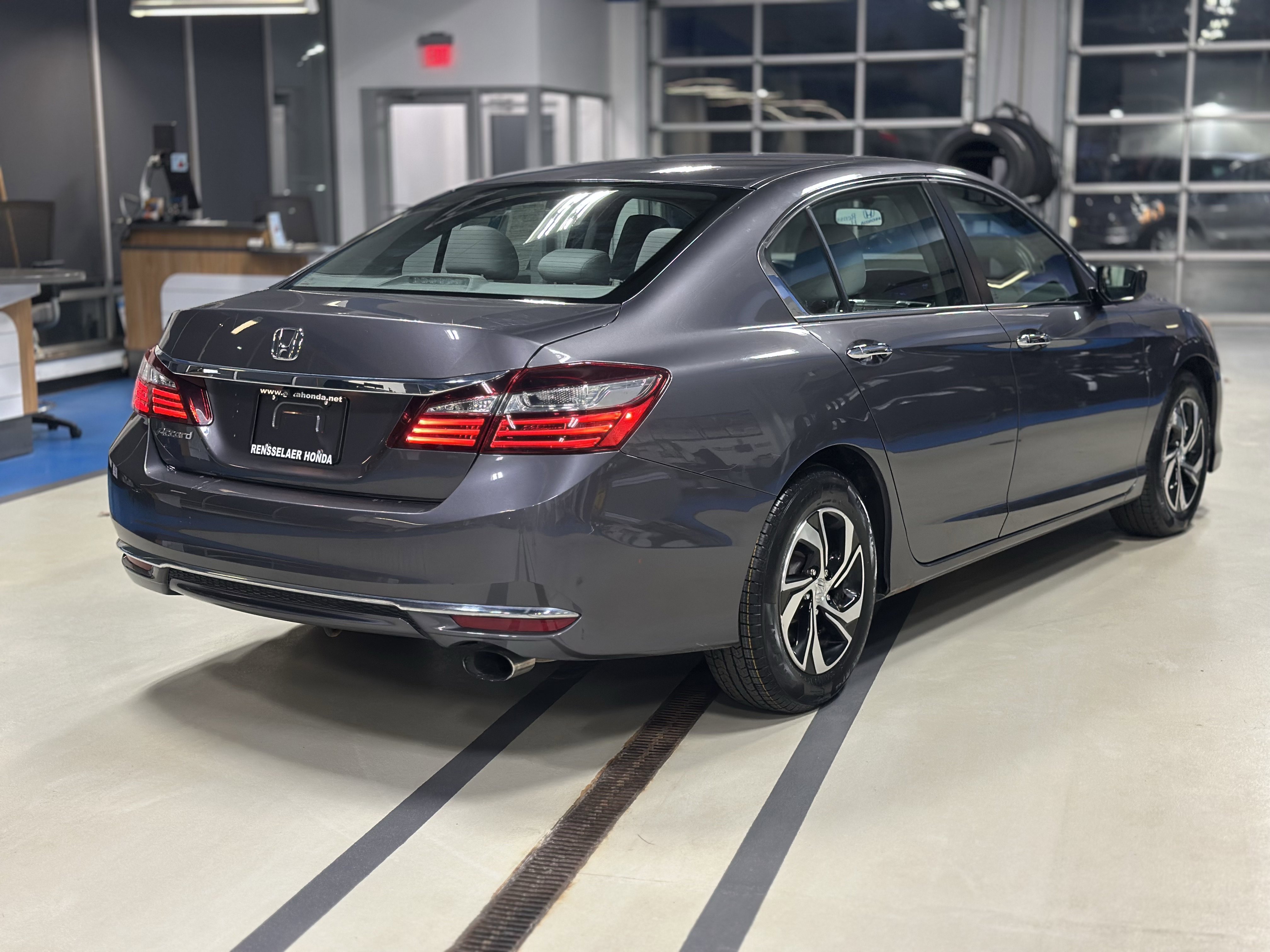Used 2017 Honda Accord LX image 4