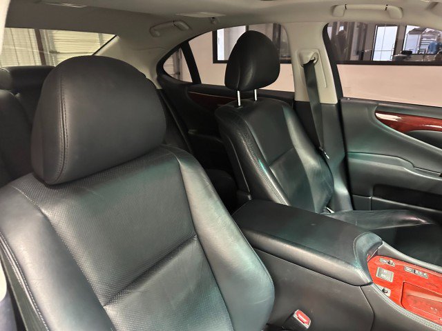 Used 2011 Lexus LS 460 w/ Comfort Pkg RWD image 24