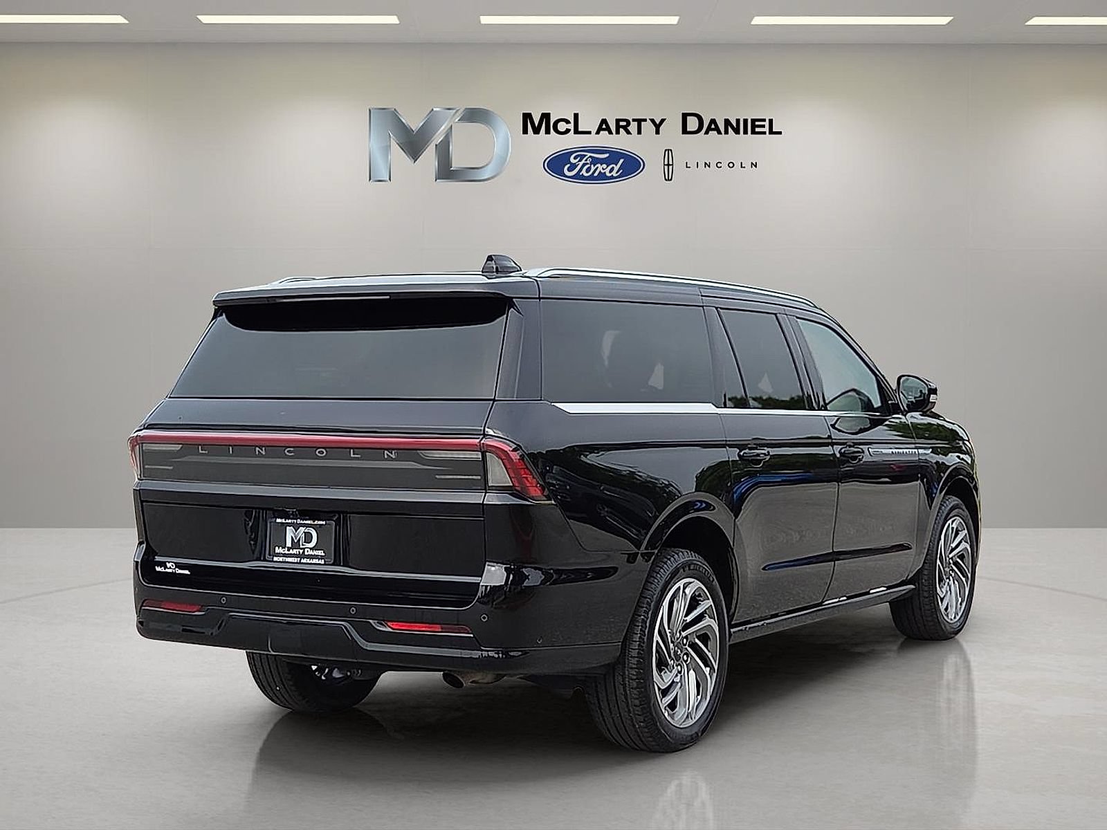 Used 2025 Lincoln Navigator L Reserve AWD/4WD image 5
