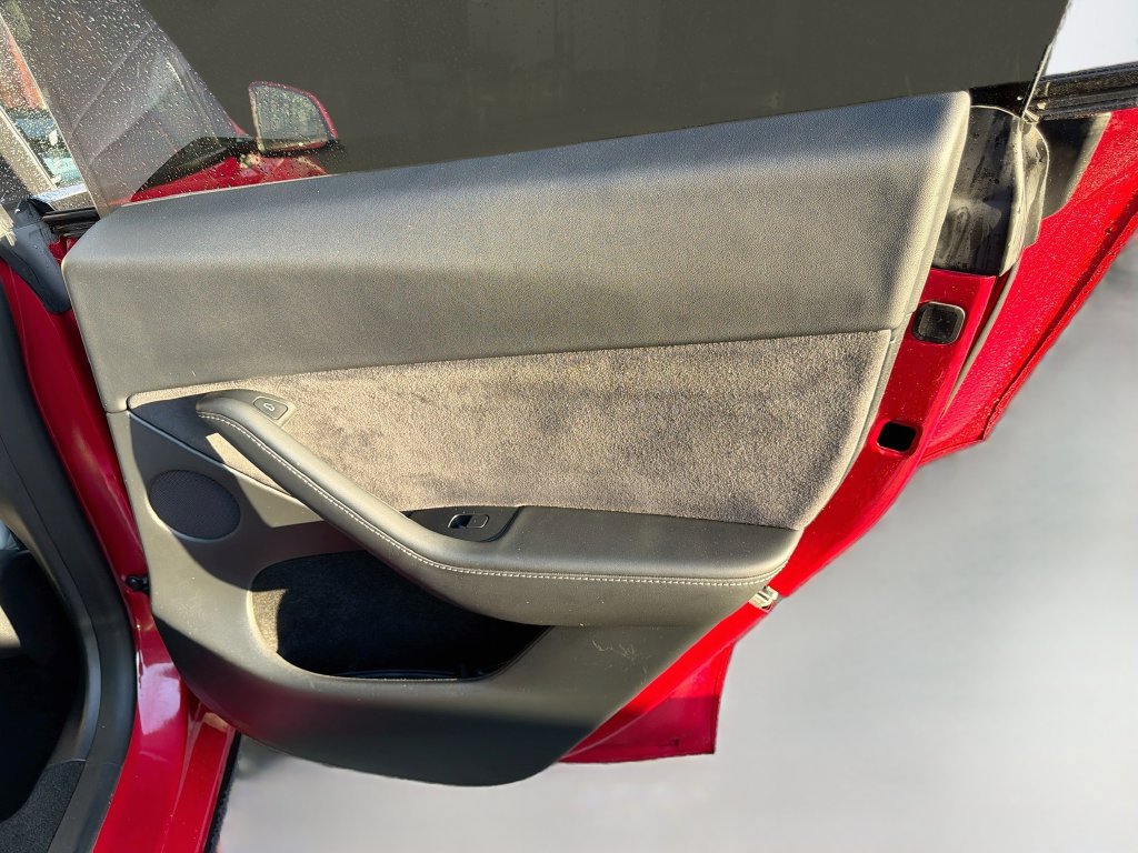 Used 2023 Tesla Model Y Performance AWD/4WD image 32