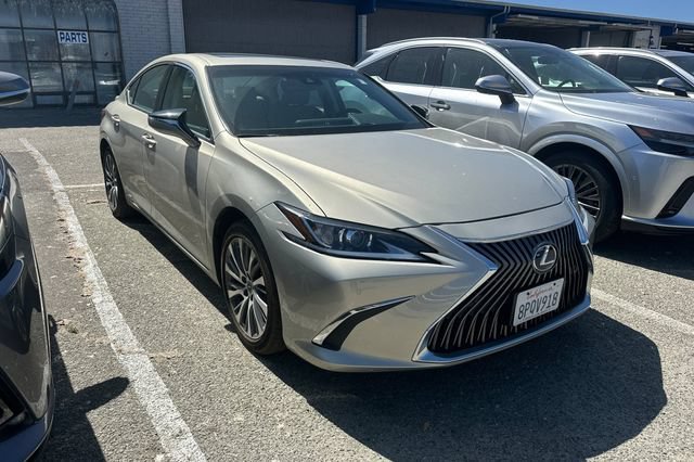 Used 2020 Lexus ES 300h w/ Premium Package FWD image 2