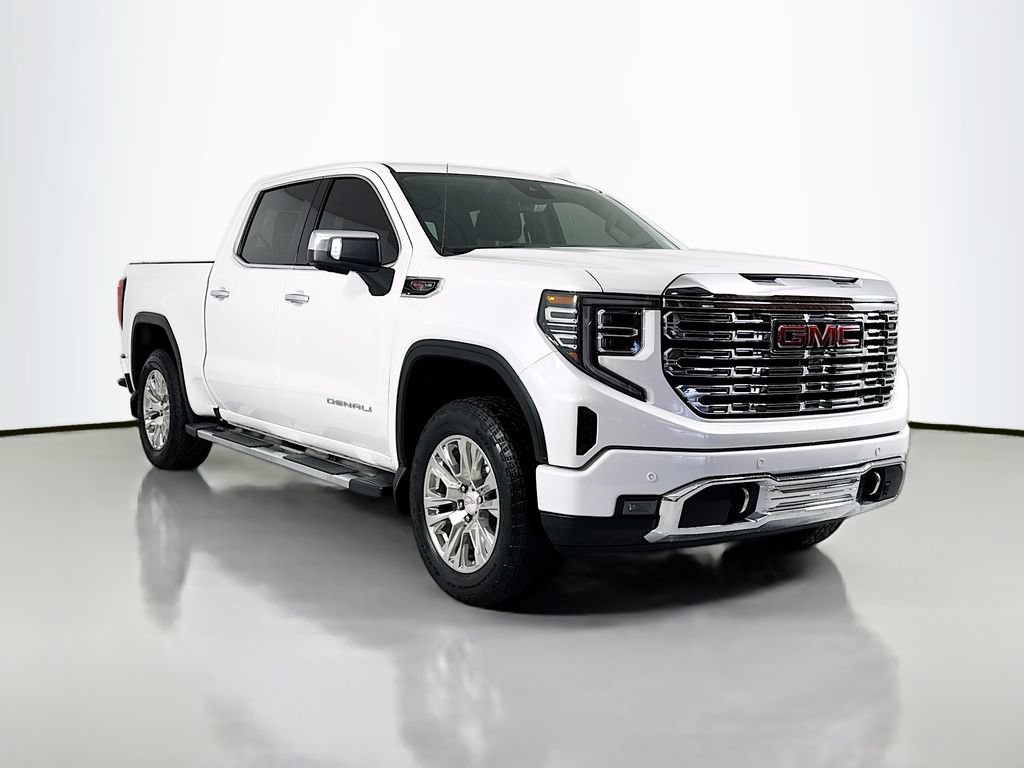 Used 2023 GMC Sierra 1500 Denali w/ Technology Package AWD/4WD image 4