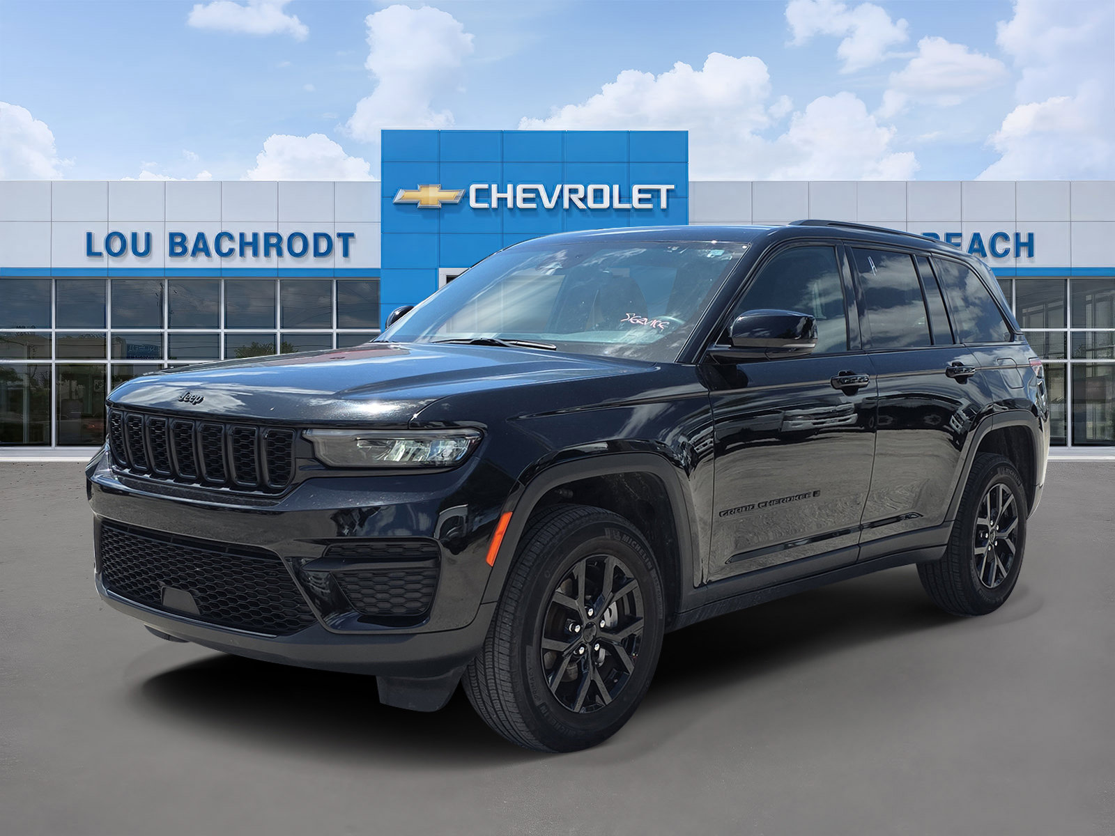 Used 2024 Jeep Grand Cherokee Altitude AWD/4WD image 3