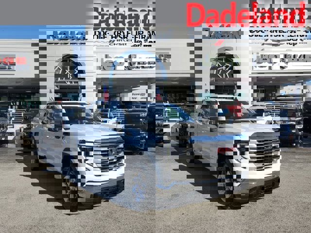 Used 2024 GMC Sierra 1500 SLE image 1