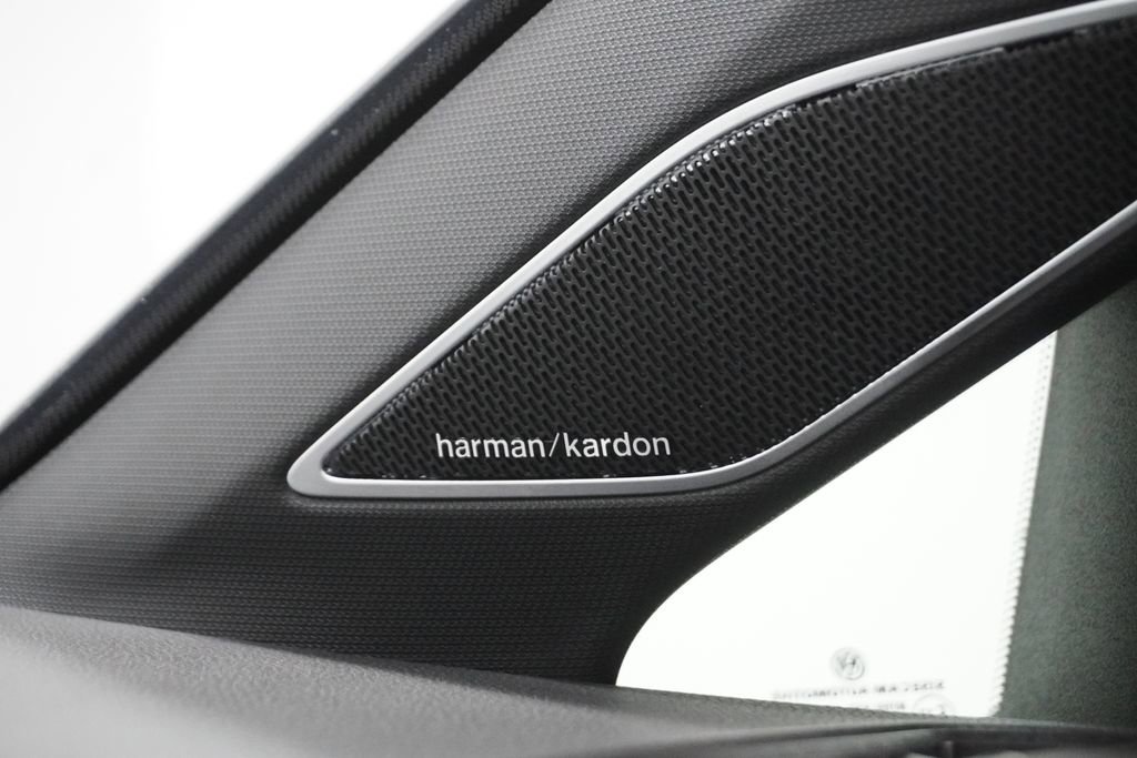 Used 2024 Volkswagen Golf R image 33