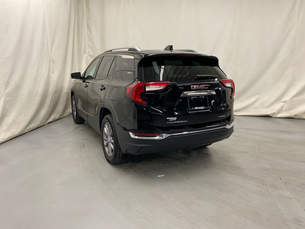 Used 2024 GMC Terrain SLT image 5