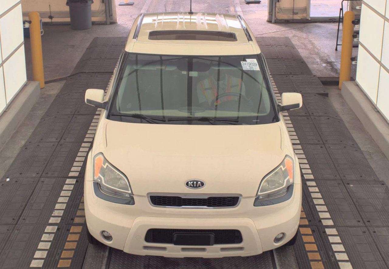 Used 2011 Kia Soul ! image 7