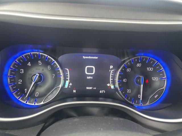 Used 2024 Chrysler Pacifica Touring-L image 23