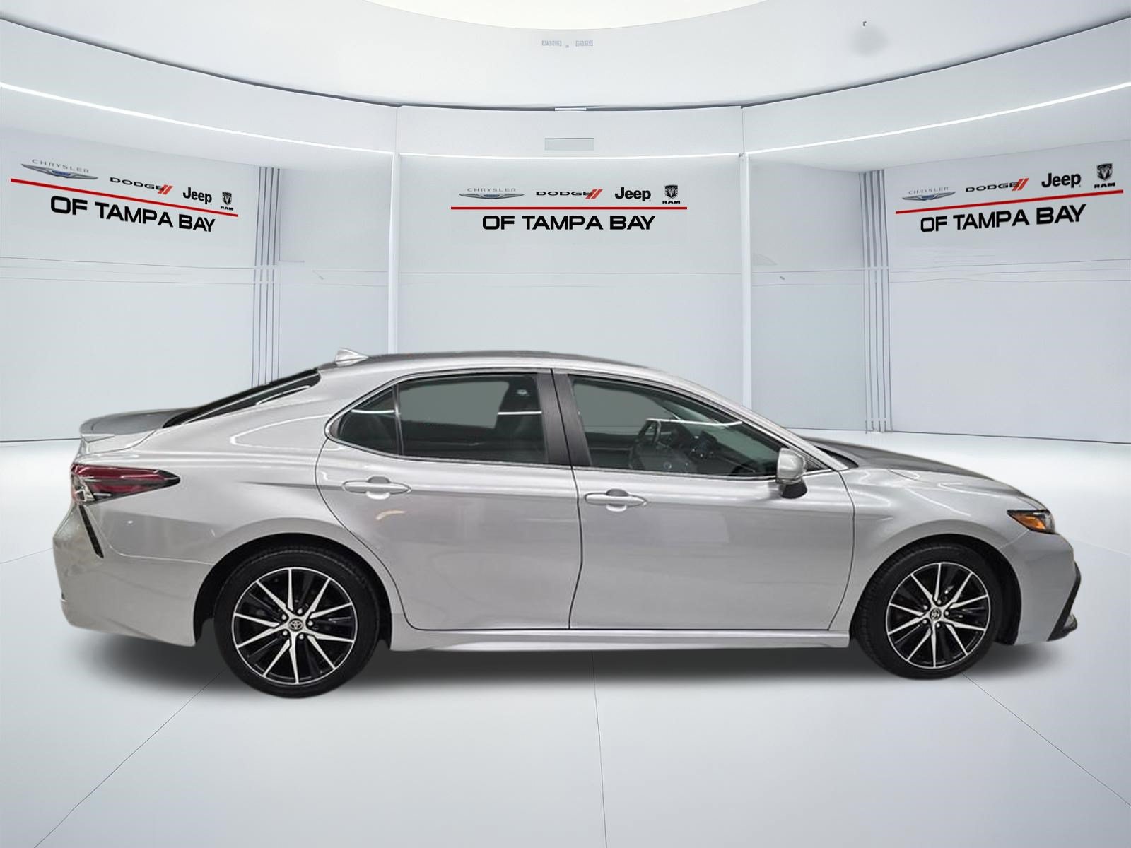 Used 2023 Toyota Camry SE FWD image 7