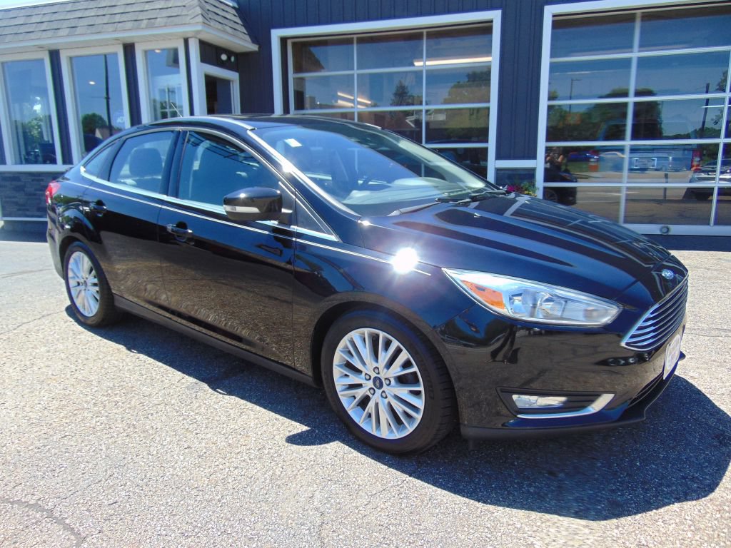 Used 2016 Ford Focus Titanium w/ Titanium Technology Package FWD image 6