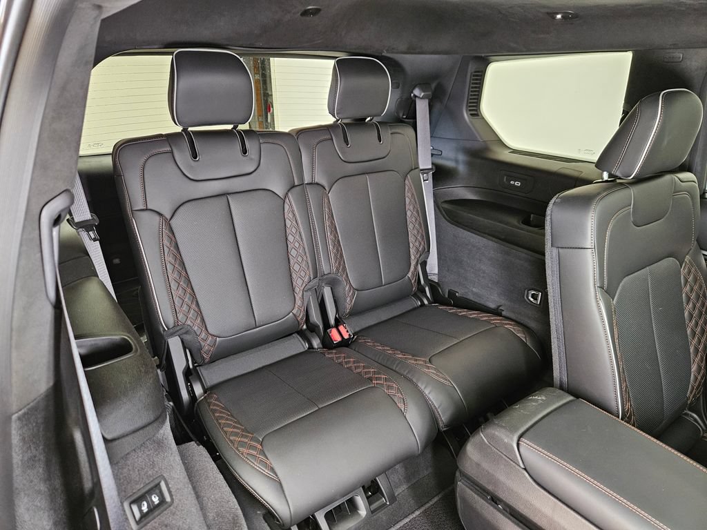 Used 2024 Jeep Grand Cherokee L Summit AWD/4WD image 9