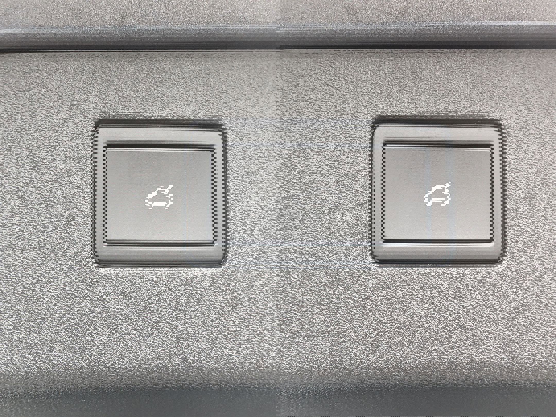 Used 2025 Volkswagen Tiguan SE R-Line image 32