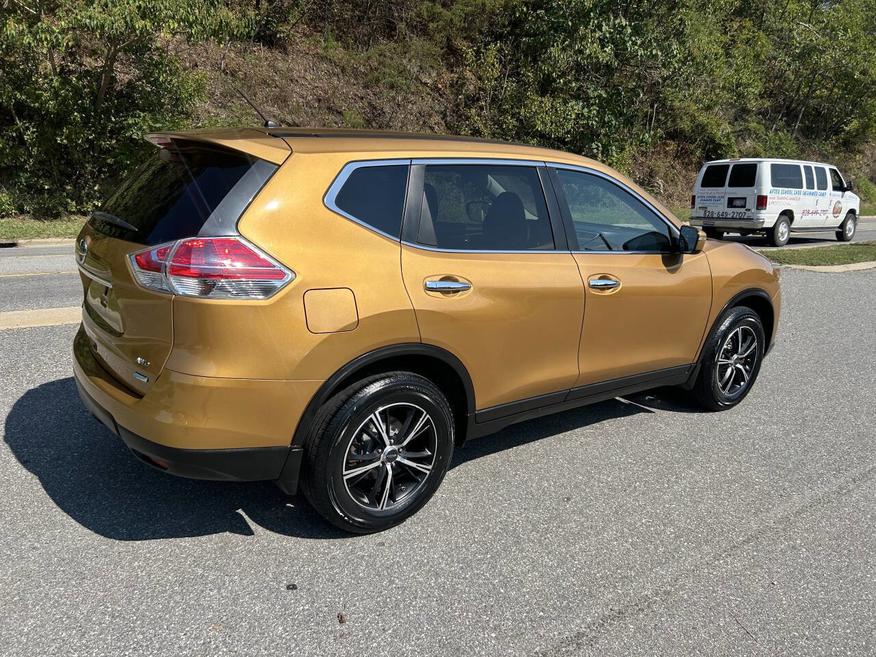 Used 2014 Nissan Rogue S w/ S Family Package image 8