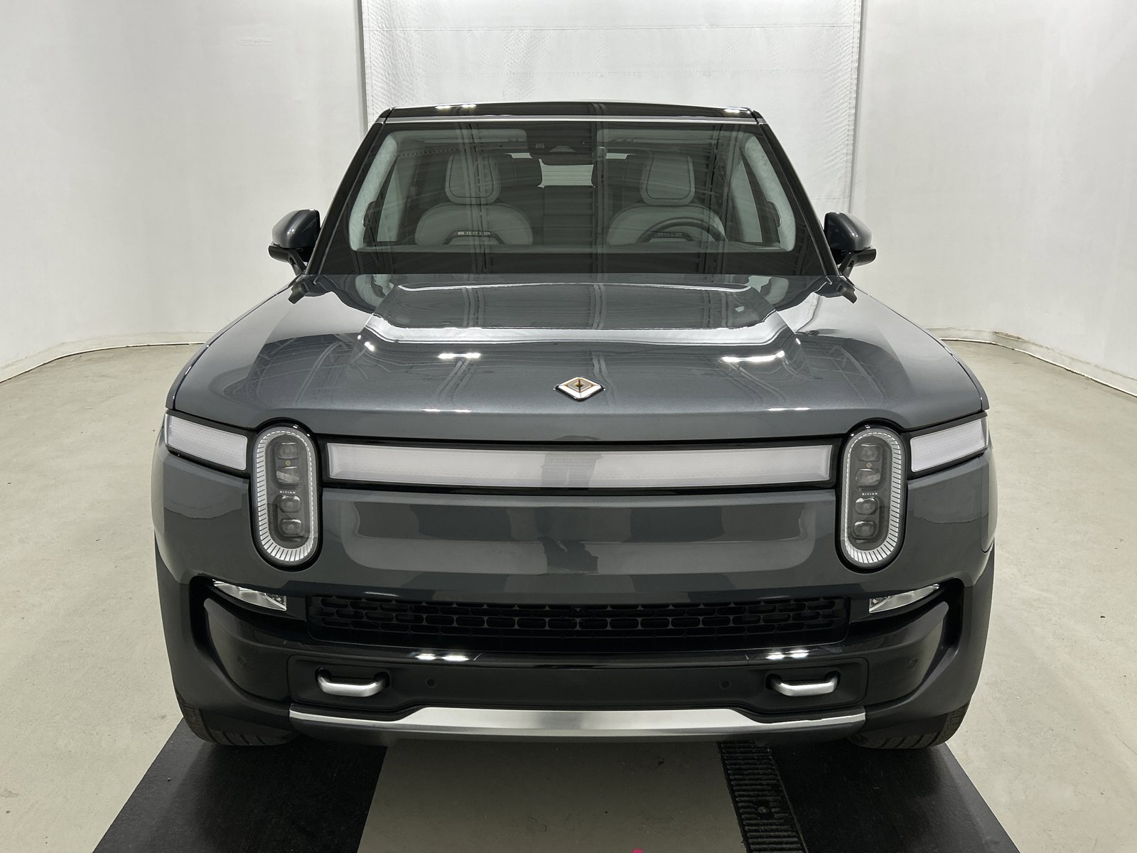 Used 2024 Rivian R1S Adventure AWD/4WD image 8