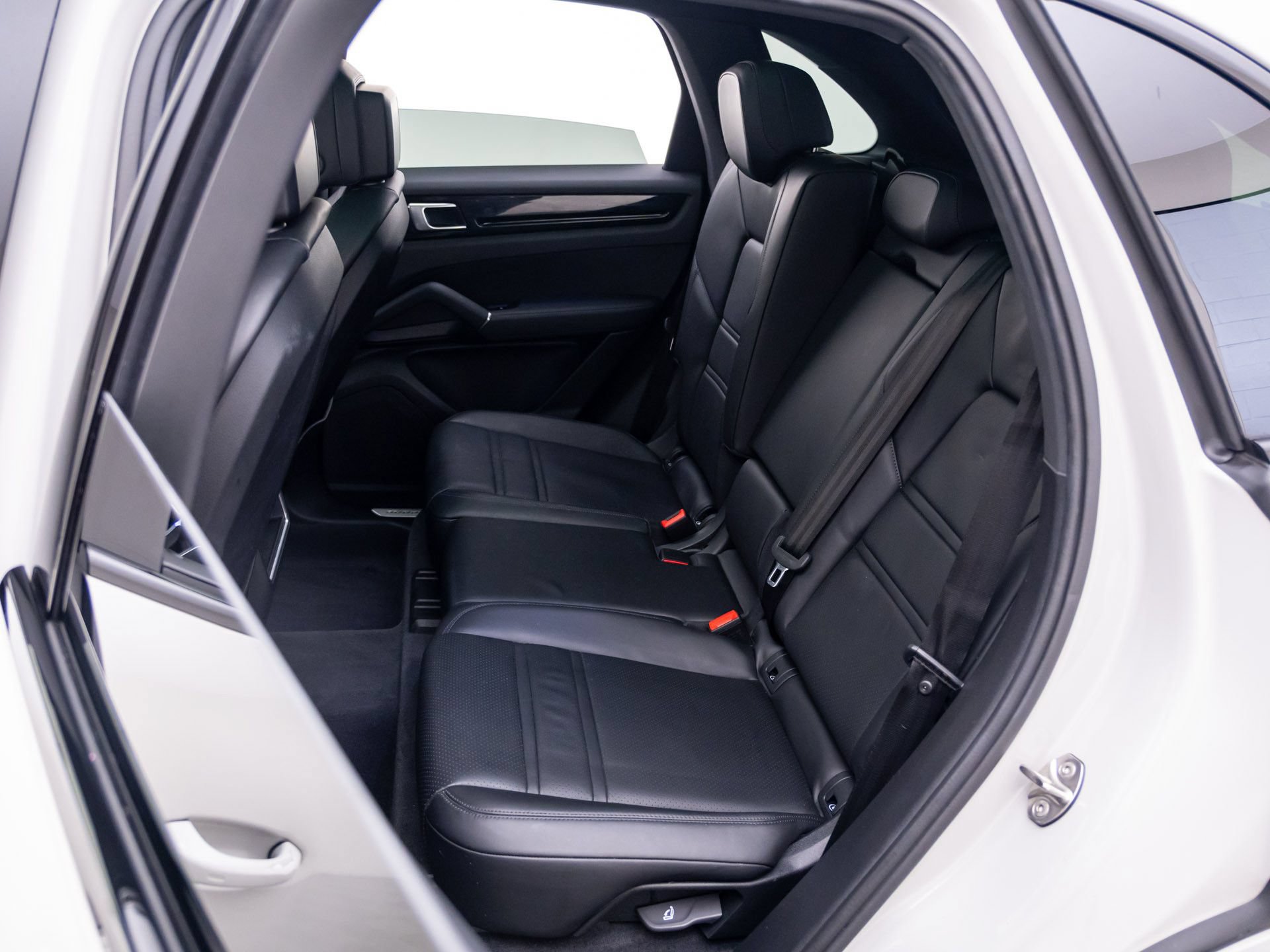 Certified 2023 Porsche Cayenne AWD/4WD image 16