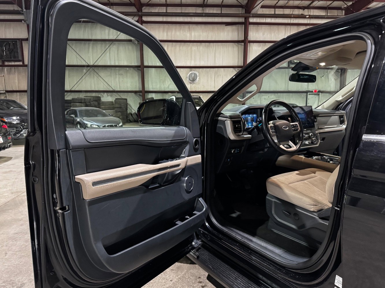 Used 2022 Ford Expedition Max XLT image 12