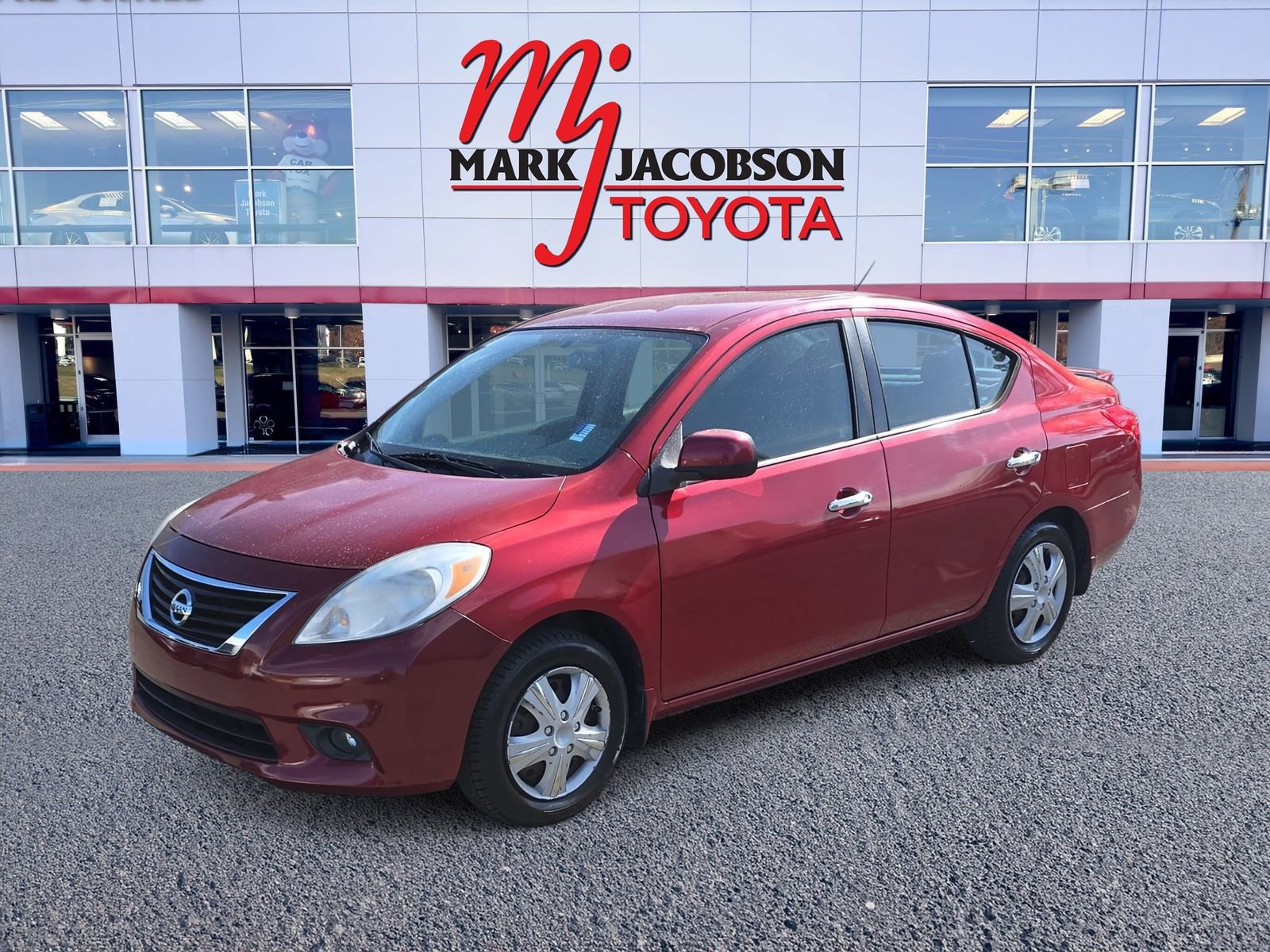 Used 2014 Nissan Versa SV image 1