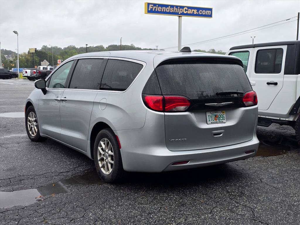 Used 2023 Chrysler Voyager LX FWD image 11