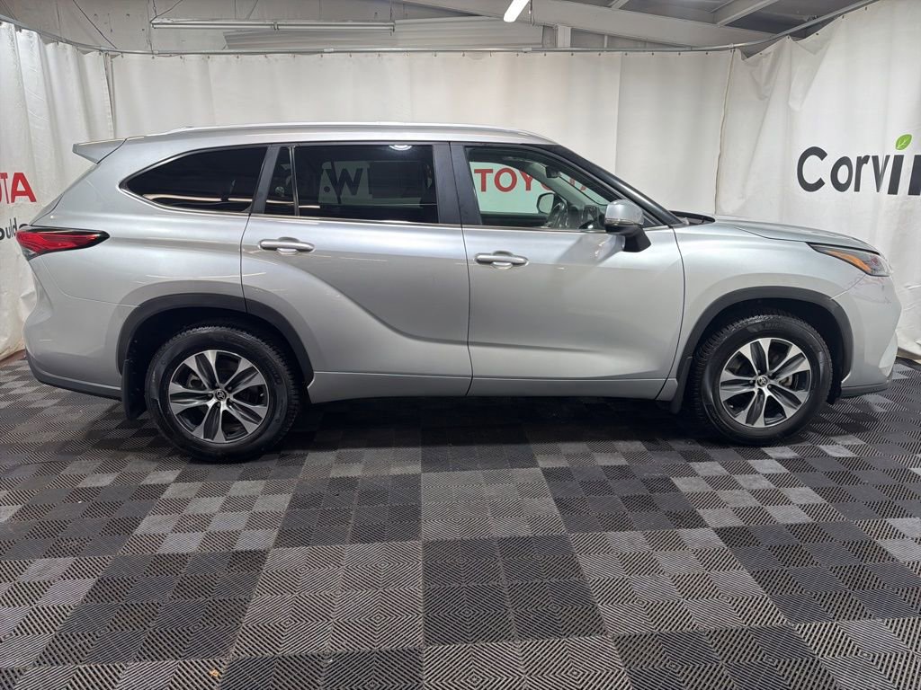 Used 2023 Toyota Highlander XLE image 8