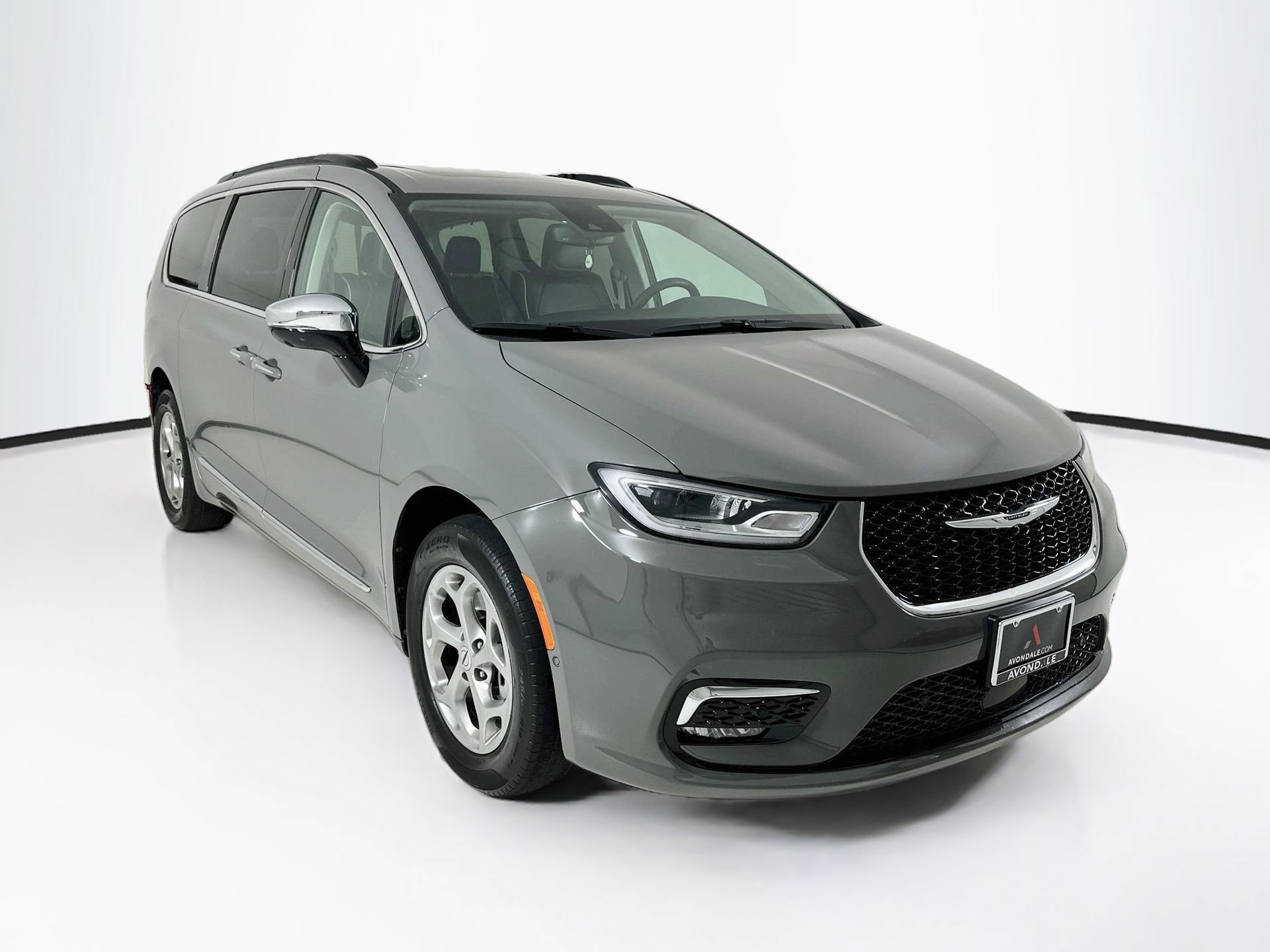 Used 2023 Chrysler Pacifica Limited w/ Uconnect Theater Family Group AWD/4WD image 1