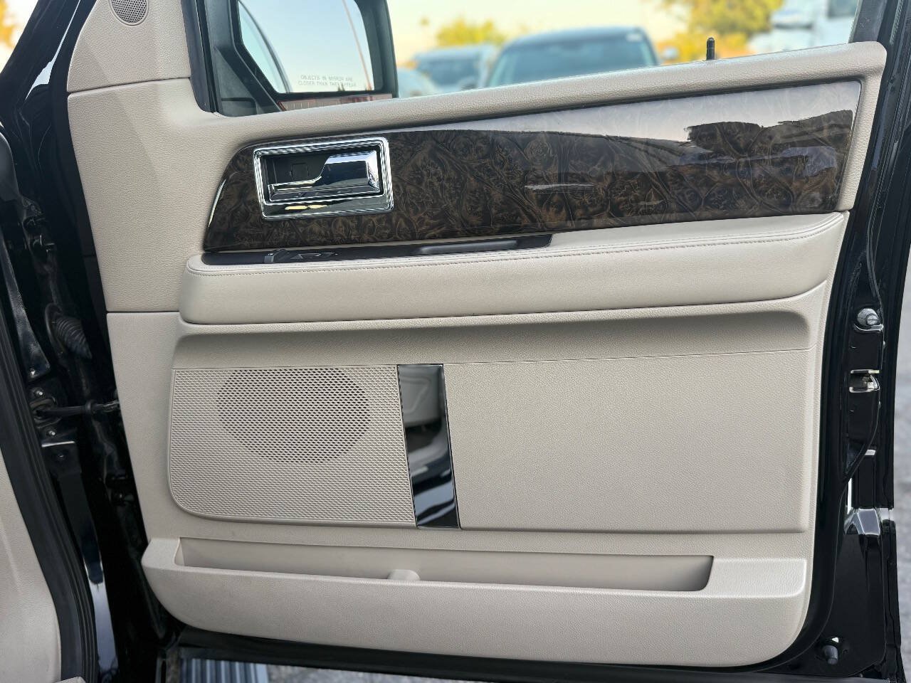 Used 2016 Lincoln Navigator Select AWD/4WD image 16
