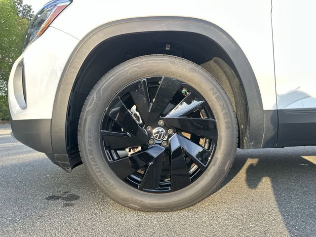 Used 2025 Volkswagen Atlas SE w/ Black Wheel Package image 11