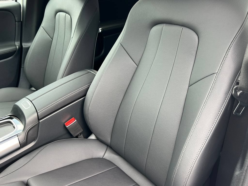 New 2026 Mercedes-Benz GLB 250 4MATIC image 13