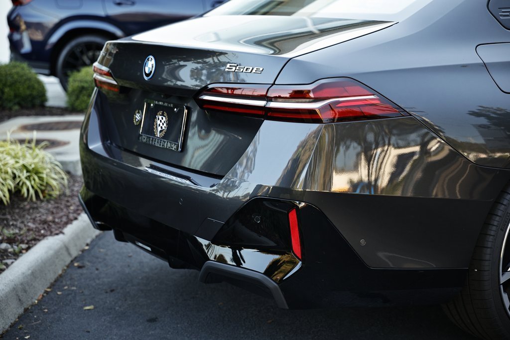 New 2026 BMW 550e xDrive w/ Premium Package image 7